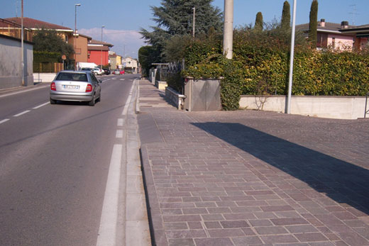 Posa porfido marciapiede La Rizza - Verona